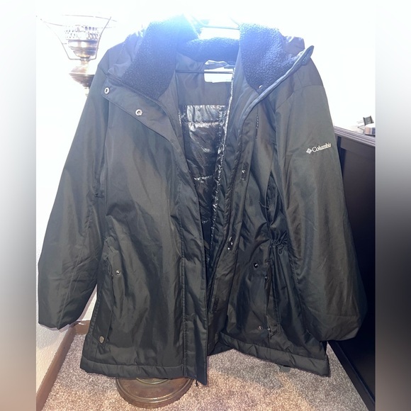 Columbia Black Hooded Winter Coat - Picture 3 of 9